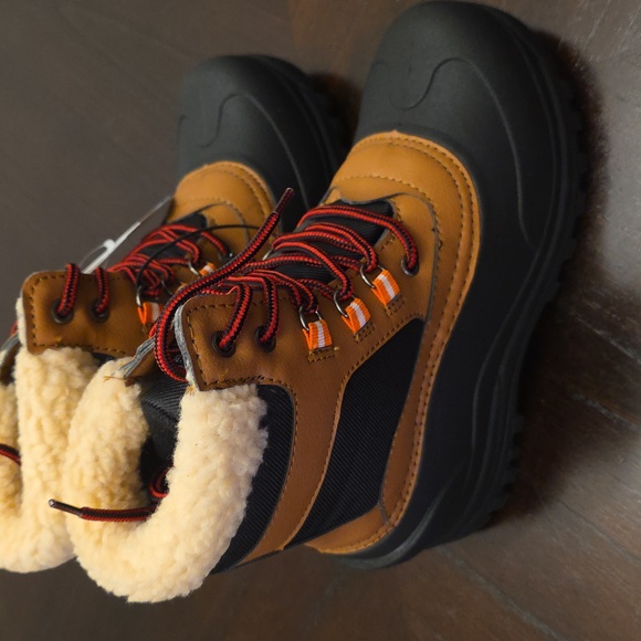 NWT Women's Brown and Black Winter Boots - Picture 2 of 4